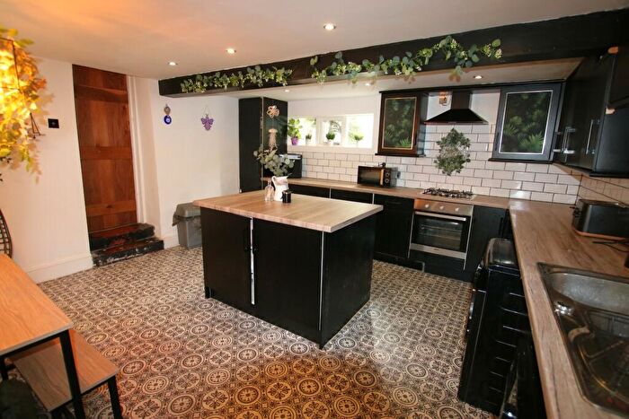 2 Bedroom Cottage For Sale In Lammack Road, Lammack, Blackburn, BB1