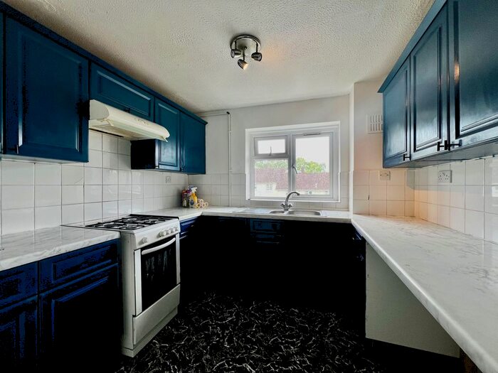 3 Bedroom Flat To Rent In Wellow Close, Southampton, SO18