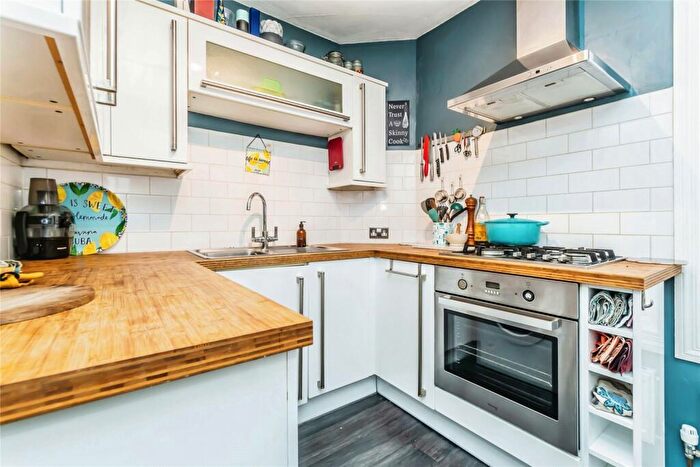 1 Bedroom Flat For Sale In Hatchlands Road, Redhill, Surrey, RH1