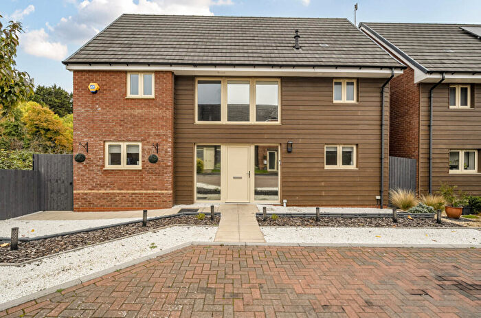 4 Bedroom Detached House For Sale In Woodland Close, Stratton, Swindon, SN25