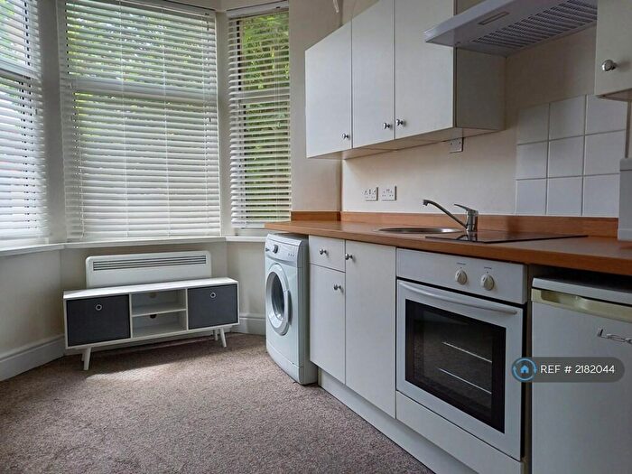 1 Bedroom Flat To Rent In County Road, Swindon, SN1