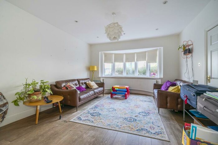5 Bedroom Semi-Detached House To Rent In Hampstead Gardens London, NW11