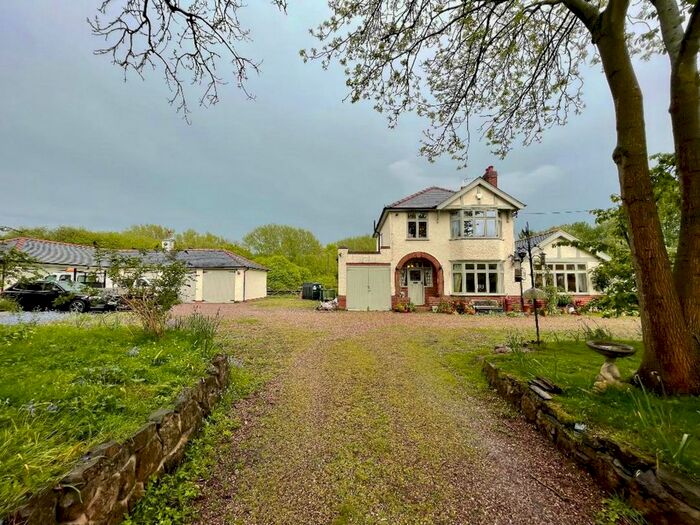 3 Bedroom Detached House For Sale In Worcester Road, Kidderminster, DY11