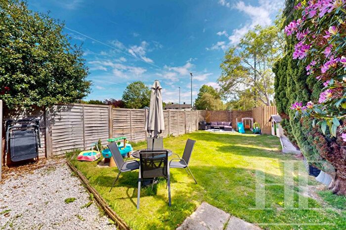 2 Bedroom Maisonette For Sale In Forester Road, Crawley, RH10