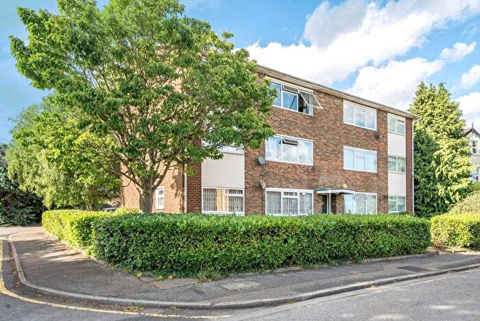 2 Bedroom Flat To Rent In Temple Close, London, N3