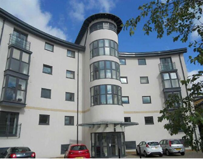 2 Bedroom Flat To Rent In Holly Court, Old Town, SN1