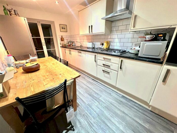 1 Bedroom Flat To Rent In Westcliff Terrace Mansions Pegwell, Ramsgate, Kent, CT11