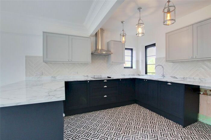 2 Bedroom Flat To Rent In Woodside, Bulkington Avenue, Worthing, West Sussex, BN14