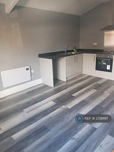 2 Bedroom Flat To Rent In Savile Park Road, Halifax, HX1