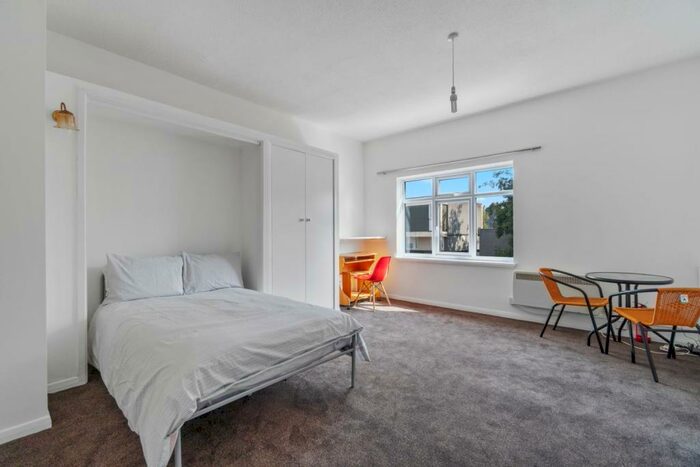 Studio To Rent In Notte Street, Plymouth, Devon, PL1