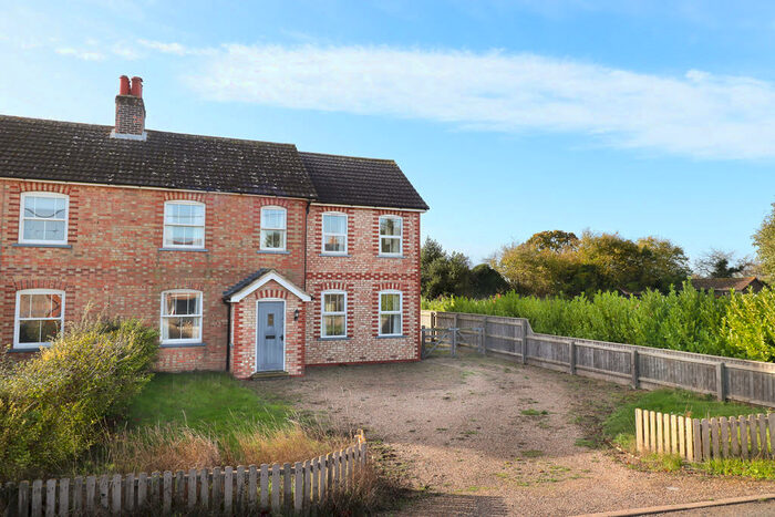 4 Bedroom Semi-Detached House For Sale In The Gardens, Raydon, IP7