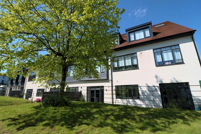 2 Bedroom Flat To Rent In Station Road, Dorking, RH4