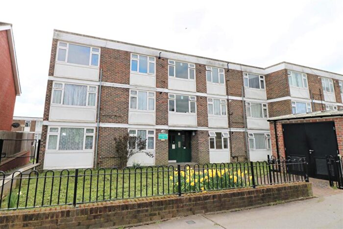 2 Bedroom Flat To Rent In Heathfield Vale, South Croydon, CR2