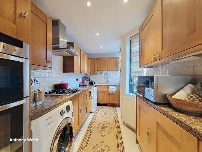 3 Bedroom End Of Terrace House For Sale In Connaught Gardens, Palmers Green, N13