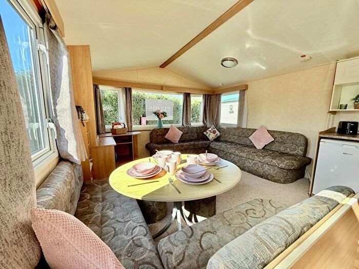 3 Bedroom Park Home For Sale In Breydon Water Holiday Park, NR31