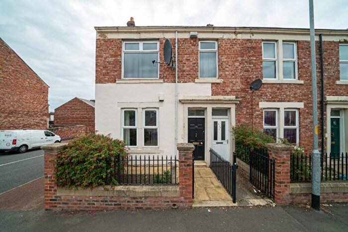 2 Bedroom Flat For Sale In Rawling Road, Bensham, Gateshead, Tyne And Wear, NE8