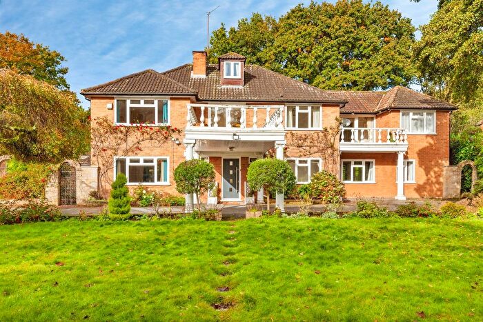 6 Bedroom Detached House For Sale In Lakeside Drive, Stoke Poges, Slough, SL2