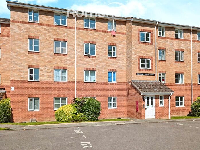 2 Bedroom Flat To Rent In Princes Gate, High Wycombe, Buckinghamshire, HP13