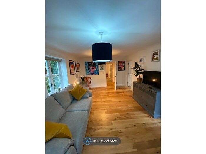 2 Bedroom Flat To Rent In Grange Close, Winchester, SO23