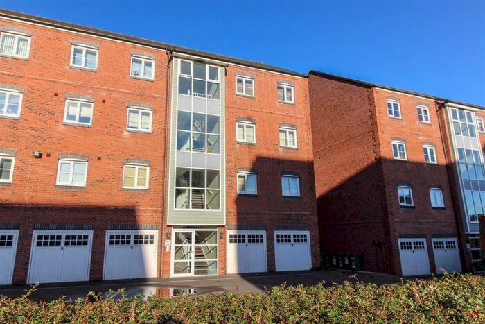 2 Bedroom Flat To Rent In Chandley Wharf, Warwick, CV34