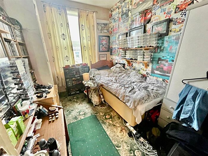 3 Bedroom End Terrace House For Sale In Cross Street, Oakenshaw, Bradford, West Yorkshire, BD12
