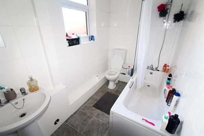1 Bedroom Apartment To Rent In Foxhall Road, NG7