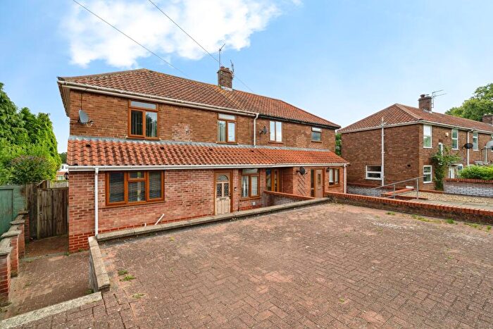 4 Bedroom Semi-Detached House For Sale In Lavengro Road, Norwich, NR3