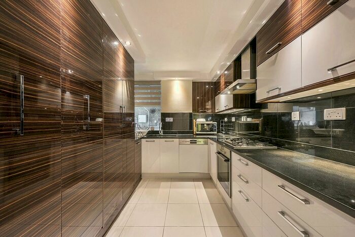 3 Bedroom Flat To Rent In Macready House, W1H