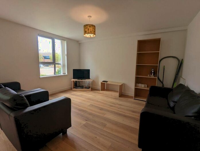 2 Bedroom Apartment To Rent In Simmonds View, BS34