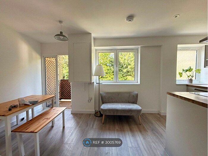 3 Bedroom Flat To Rent In Mellish St, London, E14