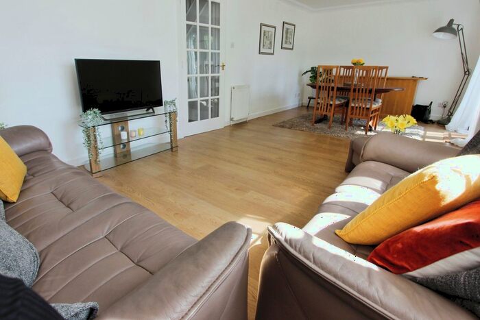 3 Bedroom Terraced House To Rent In Braehead Avenue, Edinburgh, EH4