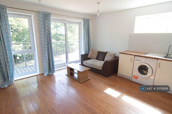 2 Bedroom Flat To Rent In Flora Court, Edgware, HA8