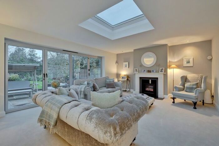 4 Bedroom Detached House To Rent In Beverley Close, Weybridge, Surrey, KT13