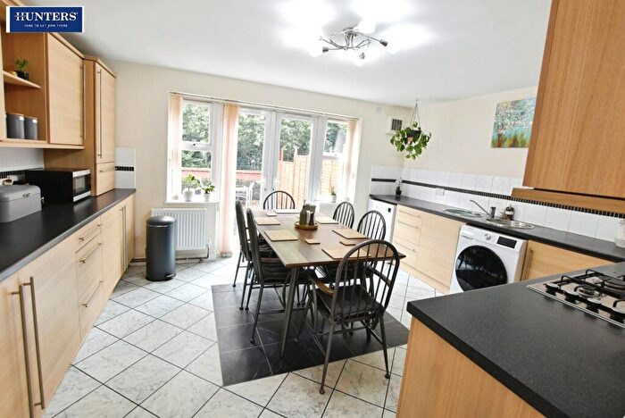 4 Bedroom Town House For Sale In Woodcross Avenue, Scunthorpe, DN16