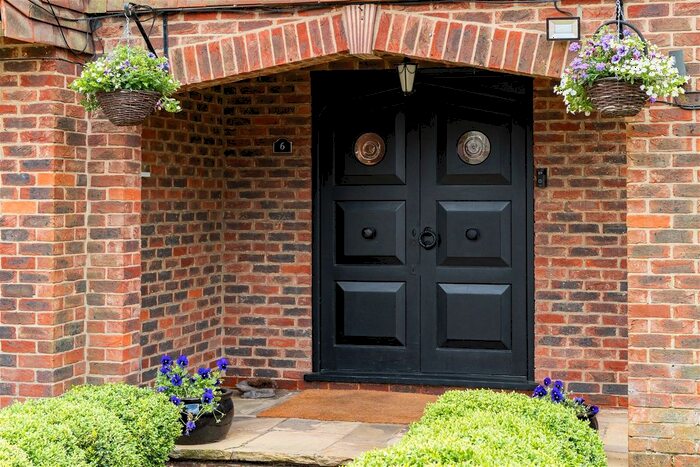 5 Bedroom Detached House For Sale In Herbert Road, Hornchurch, RM11