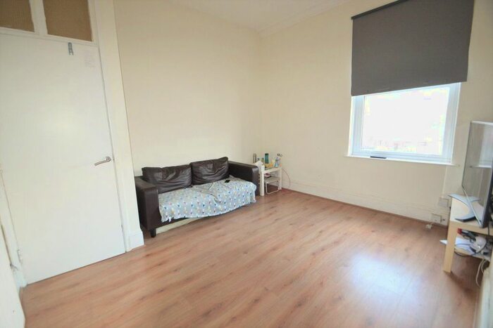 2 Bedroom Flat To Rent In Neasden Lane North, London, NW10