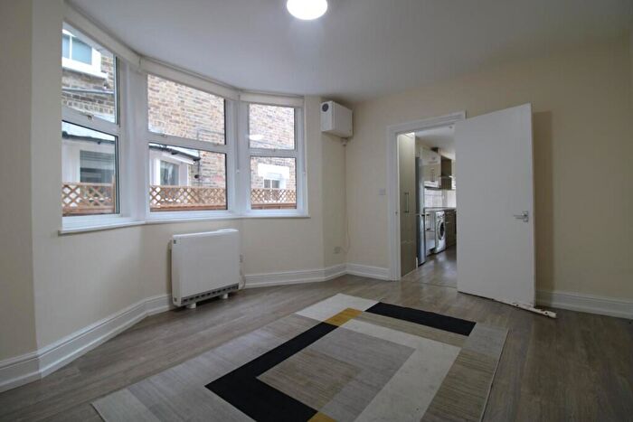 1 Bedroom Flat To Rent In Waller Road, London, SE14