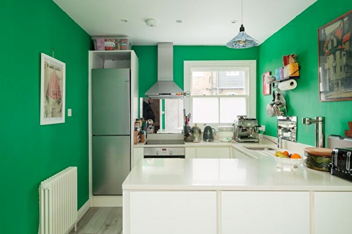 2 Bedroom Maisonette For Sale In Cobbold Road, London, W12