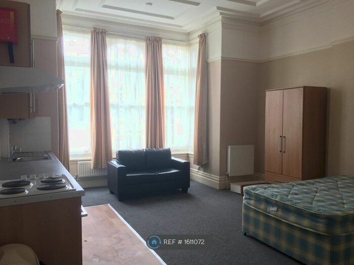 Studio To Rent In Redland Road, Bristol, BS6