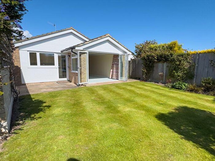 2 Bedroom Detached Bungalow For Sale In Andrew Avenue, Felpham, PO22