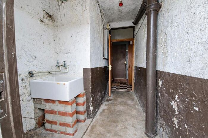 4 Bedroom Semi-Detached House For Sale In Siop Yr Efail, Efailnewydd., LL53