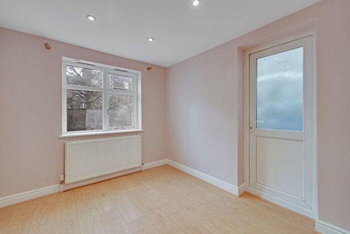 2 Bedroom Flat To Rent In Apprentice Way, Clarence Road, London, E5