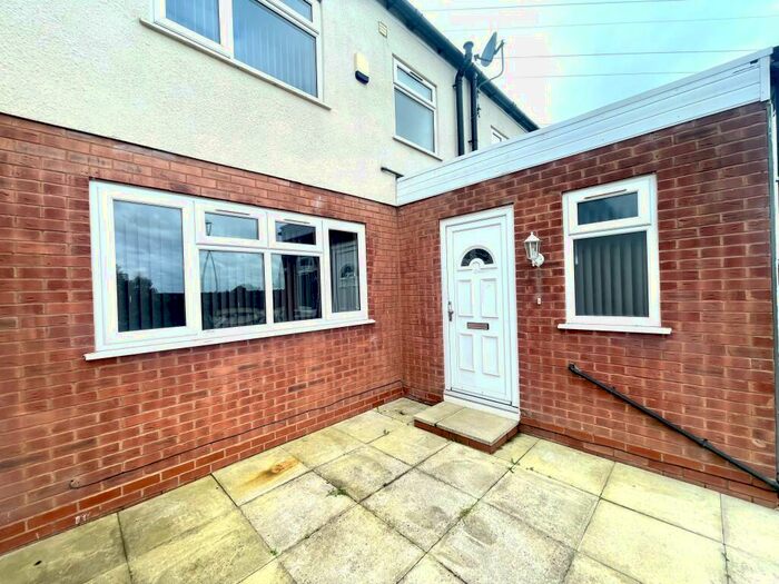 3 Bedroom House To Rent In Easterton Croft, Birmingham, B14