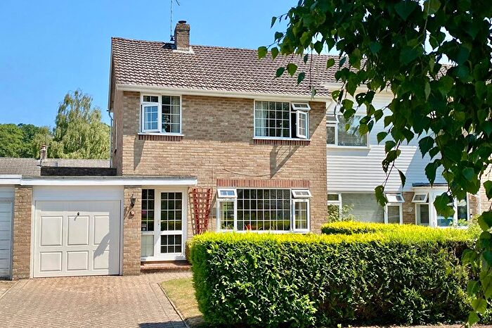 3 Bedroom Semi-Detached House For Sale In Dene Close, Ringwood, BH24