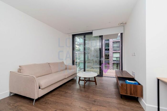 Studio To Rent In Neroli House, Piazza Walk, London, E1