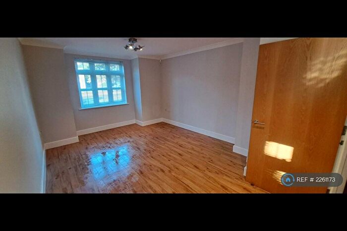 2 Bedroom Flat To Rent In Albemarle Road, Beckenham, BR3