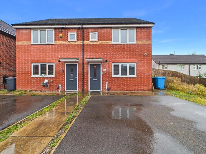 3 Bedroom Semi-Detached House For Sale In Whitebank Road, Oldham, Greater Manchester, OL8