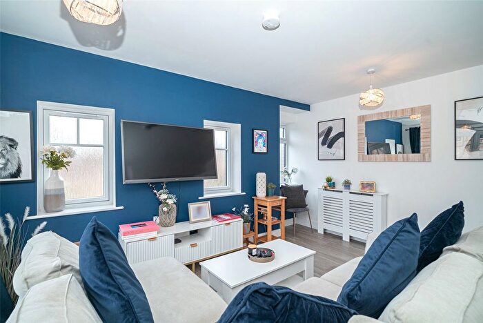 3 Bedroom Flat For Sale In Schreiber Grange, Watford, Hertfordshire, WD17