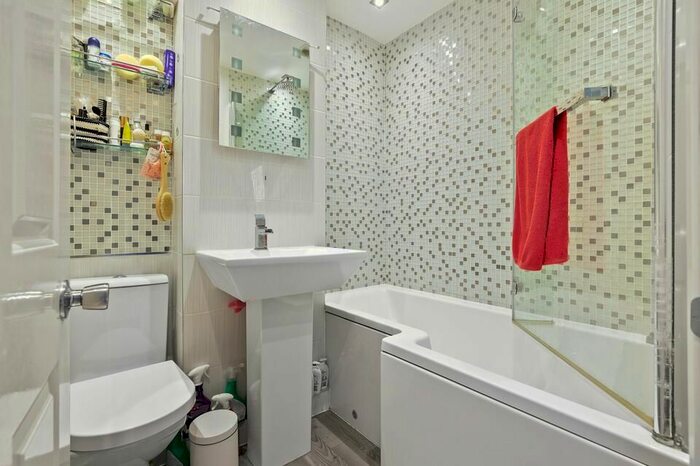 1 Bedroom Flat To Rent In Usborne Mews, London, SW8