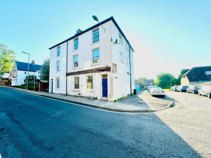 2 Bedroom Apartment To Rent In Hyde Street, Winchester, SO23